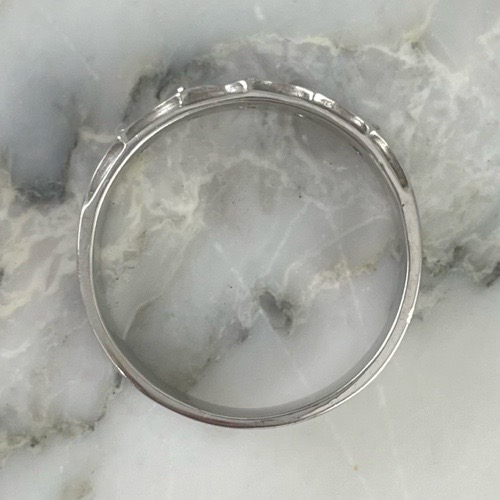 Anillo En Argolla Tallada Brillante