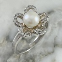  Bright Pearl Flower Ring