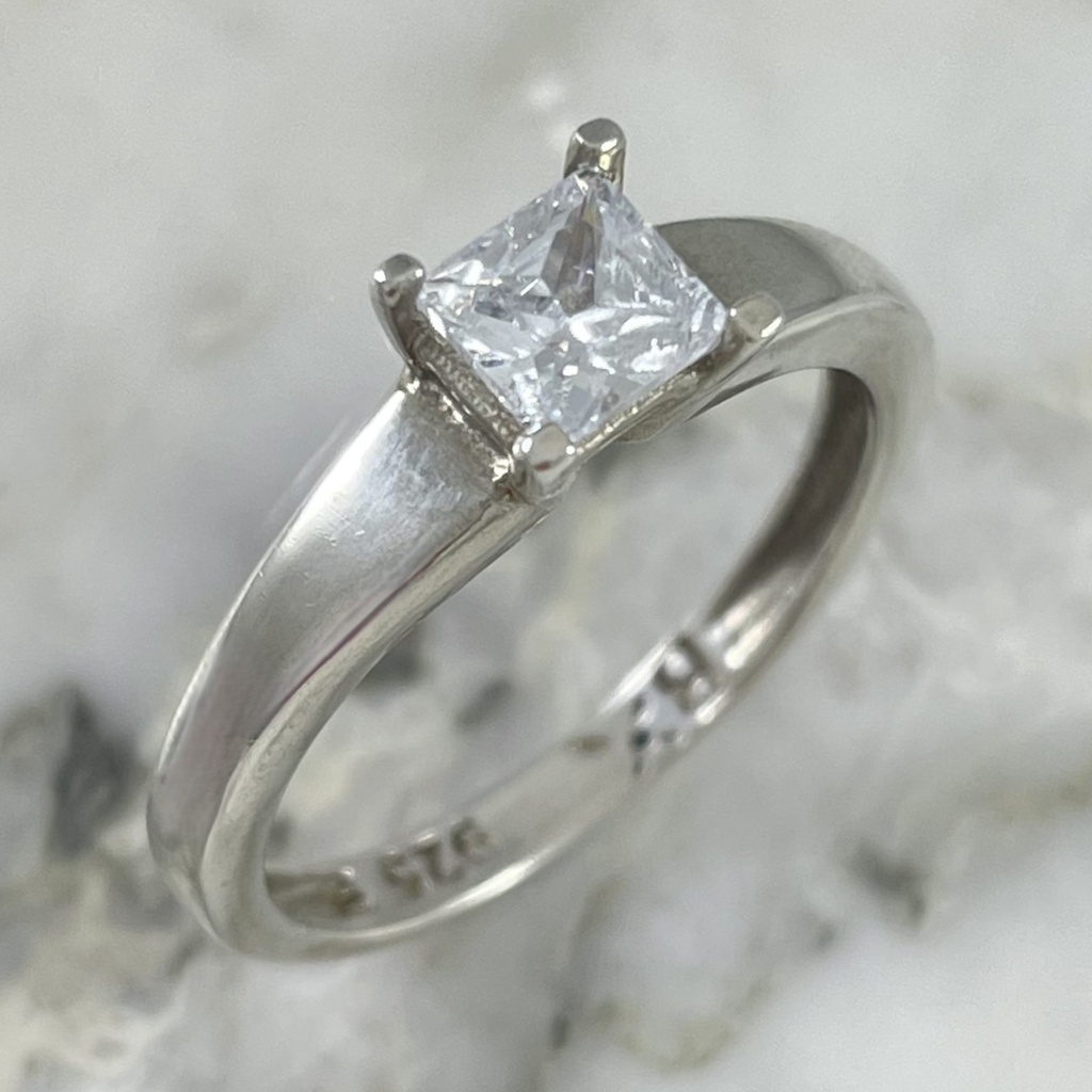 Diamond Box Solitaire Ring