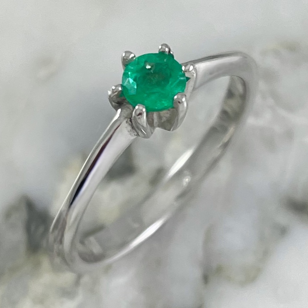  Emerald Solitaire Ring