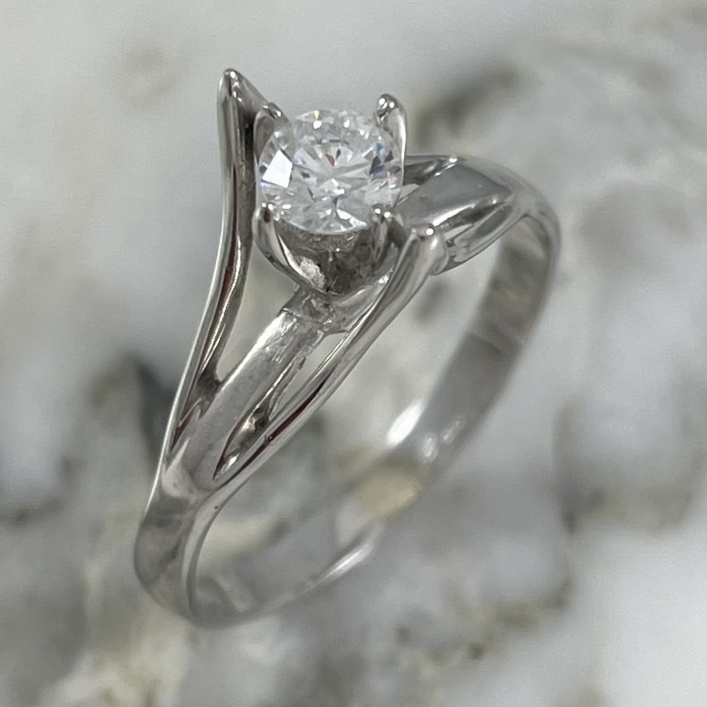 Pointed Solitaire Ring