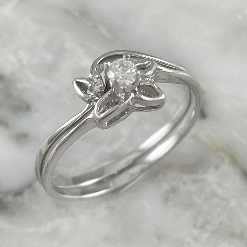 Flower Step On Ring 