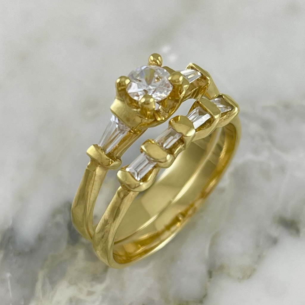 Sandwiched Baguettes Step On Ring