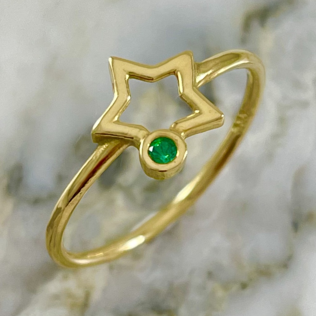 Emerald Figures Silhouette Ring