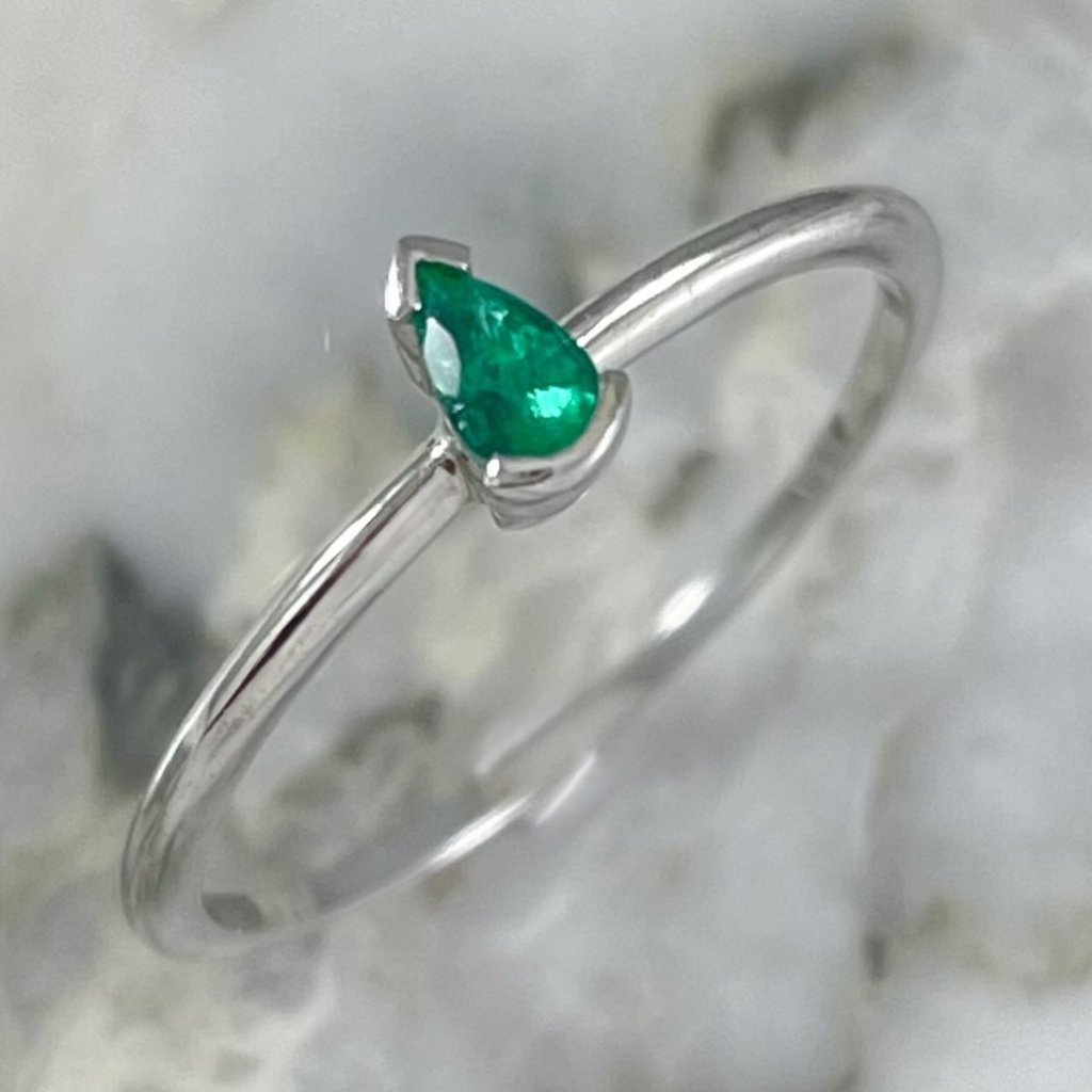 Anillo Goutte de Esmeralda