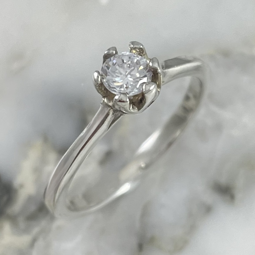  One Solitaire Ring