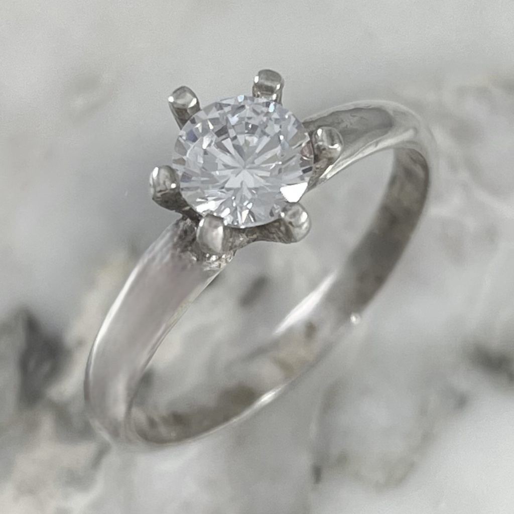 Beloy Thick Solitaire Ring