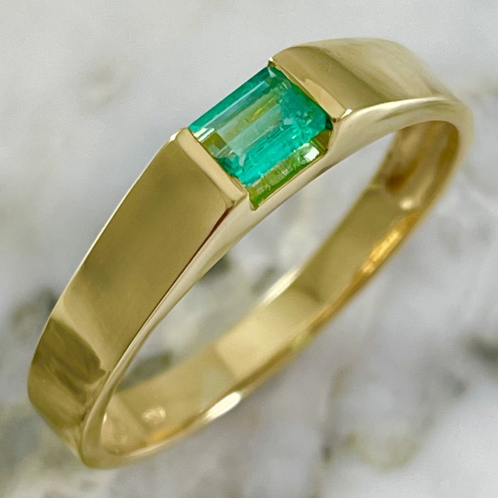 Anillo Mount Emerald