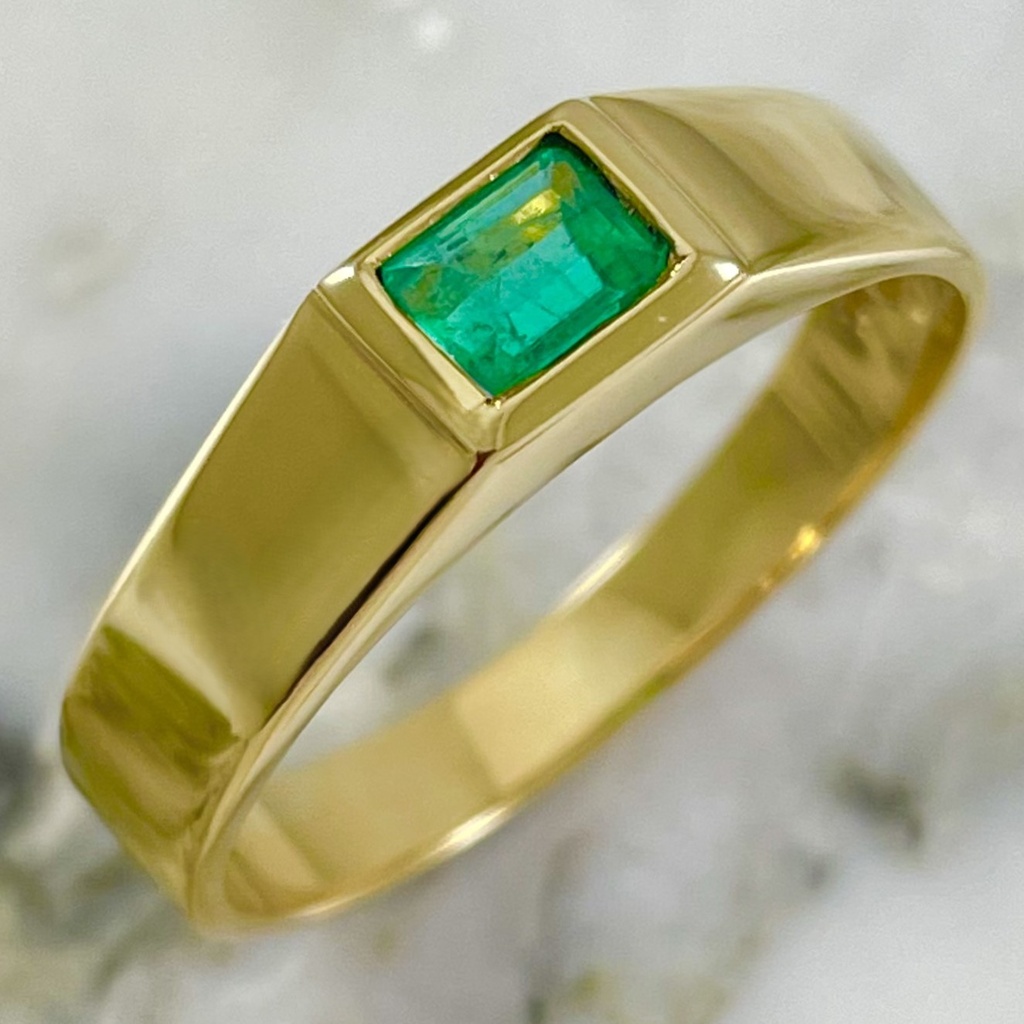 Emerald Relief Ring