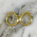 Lightweight Medium Pointed Hoop Earring – 2mm