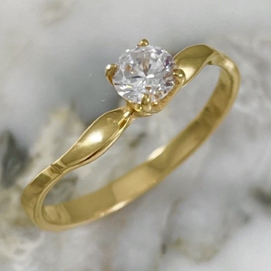 Wall Golden Solitaire Ring