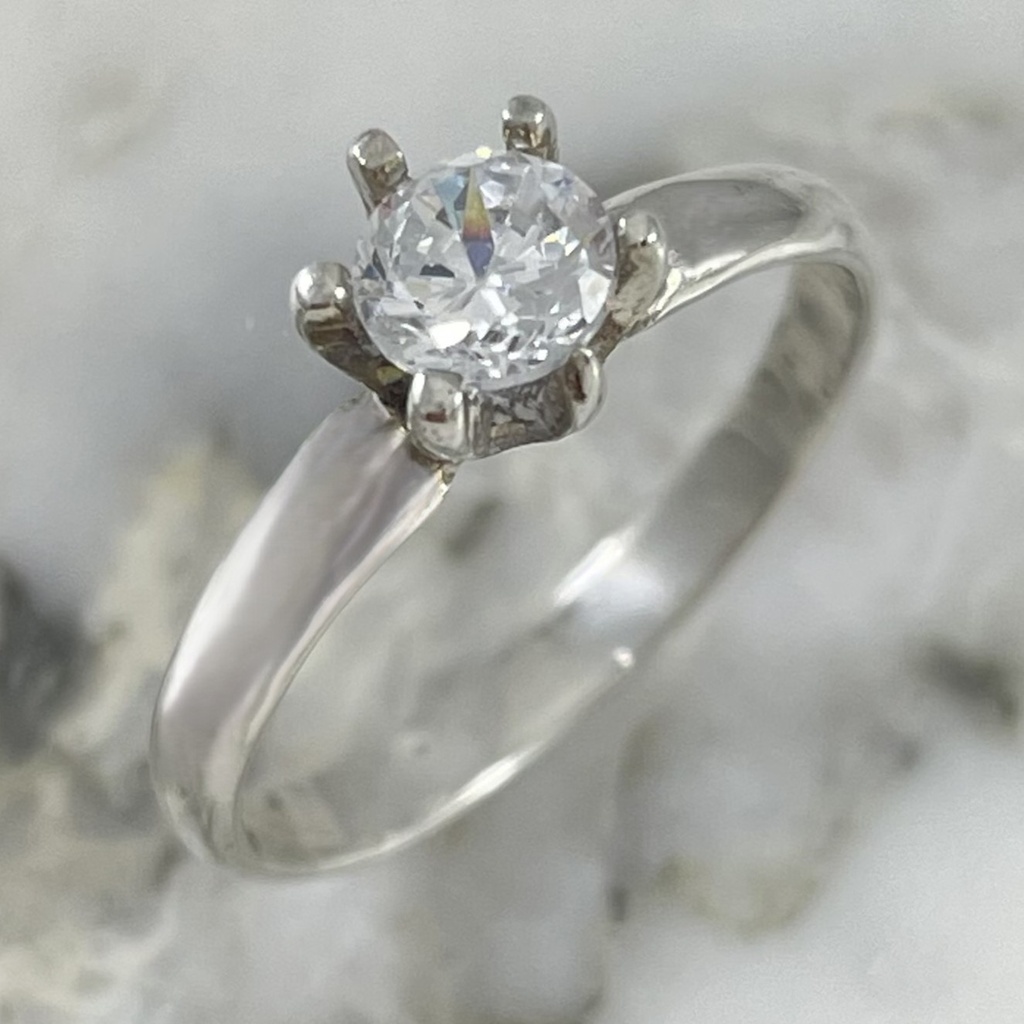  Beloy Solitaire Ring